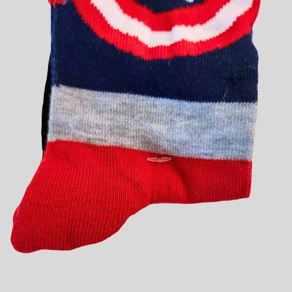 Marvel Men's 2 pair pack Captain America Crew Socks Size 6-12 NEW - Picture 5 of 8